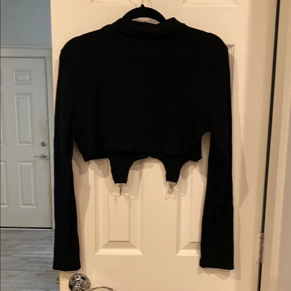 Trendy Black Long Sleeve Crop Top - Picture 6 of 6